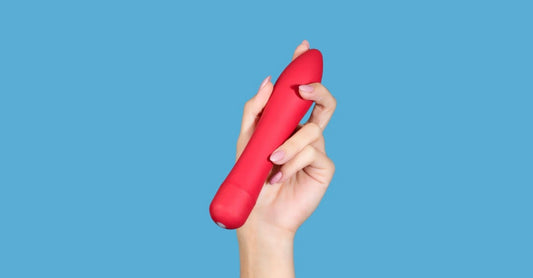 Want to spice things up without the cringe? Here’s how to introduce sex toys in a relationship in a way that’s fun, respectful, and actually brings you closer. Hand holding a sex toy